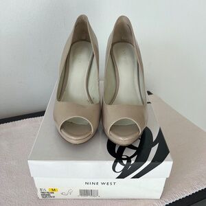 Gently Worn Women's Nine West Open Toe Patent Leather Shoes, Size 8.5